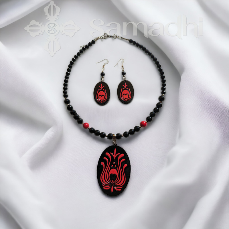 Magyar motívumos kézműves fekete-piros ásvány ékszer szett