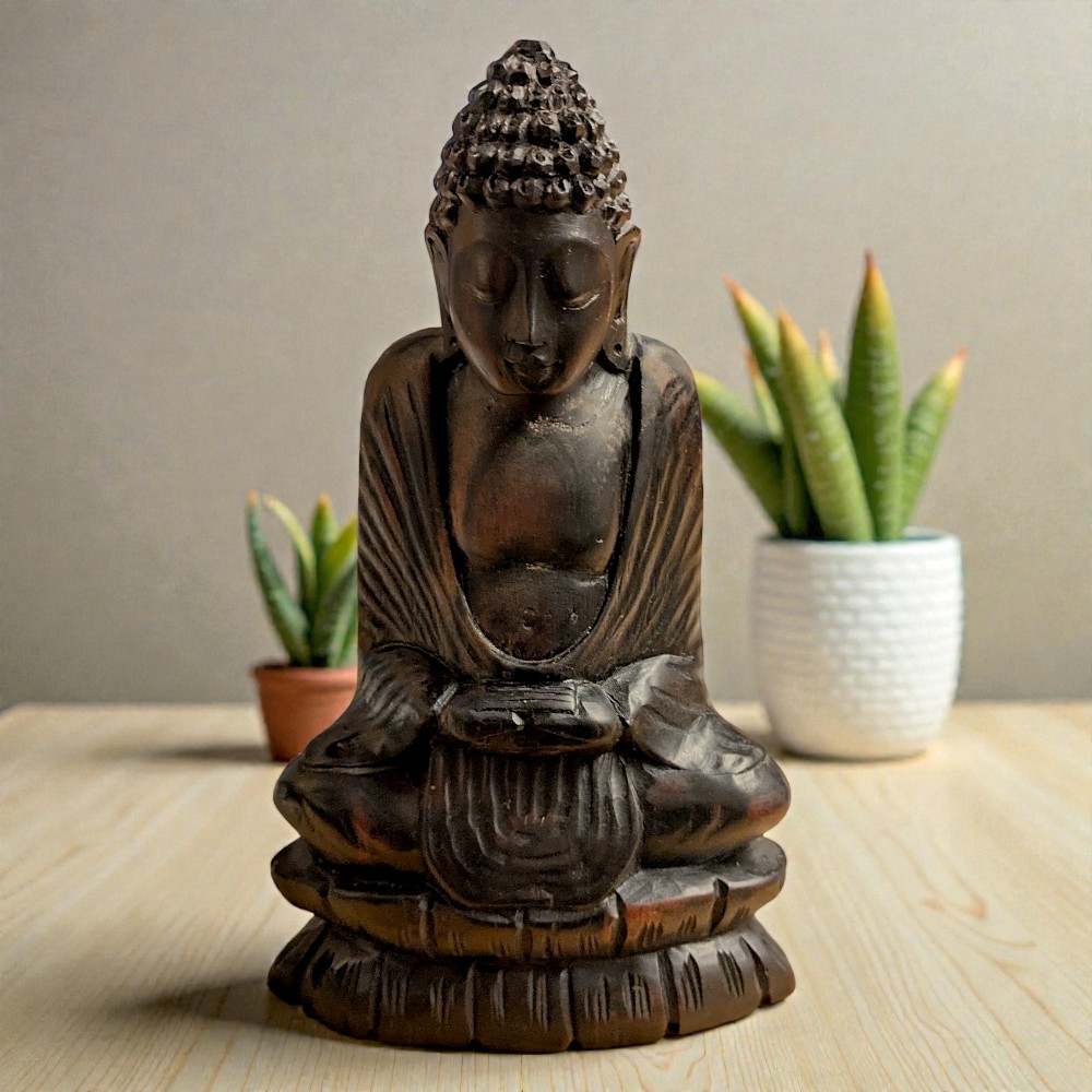 Fából faragott meditáló Buddha szobor (23 cm magas)